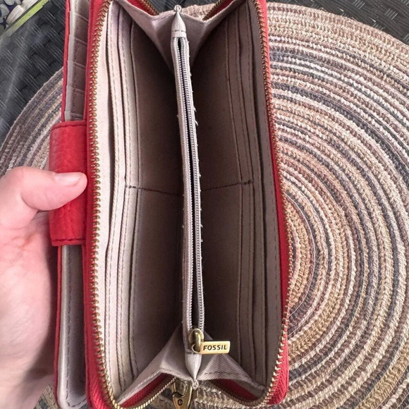 Fossil Sydney Tab Wallet, Claret Red One Size gently used genuine leather clutch - Picture 5 of 6